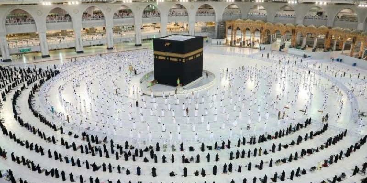 From Snowfall to Sacred Sands: Your Guide to Umrah Packages from Toronto 2026