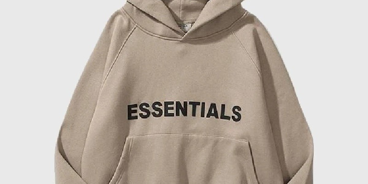 ESSENTIALS HOODIE Outfit Ideas for a Comfortable Everyday Look