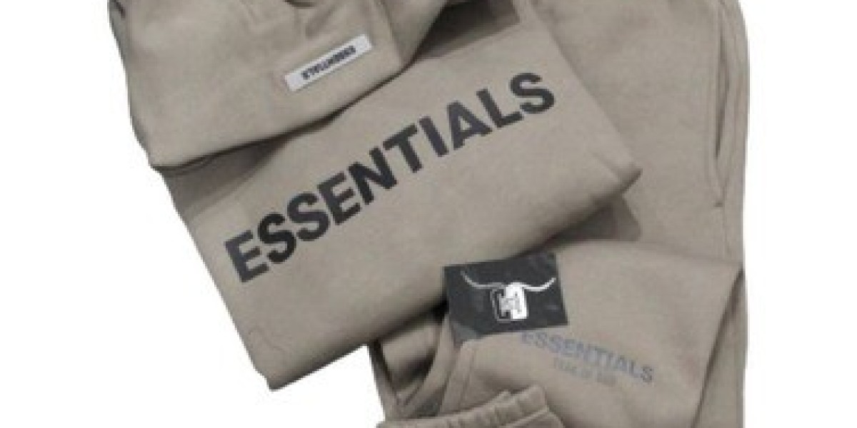 How to Style Camiseta Essentials With Casual Wear